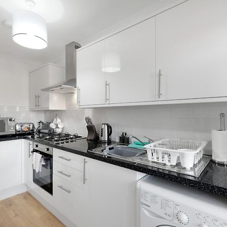 Pinewood Studios, Iver Slough Heathrow 1 & 2 Bedroom Apartments With Parking By Arista Living 외부 사진