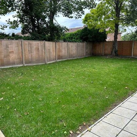 Pinewood Studios, Iver Slough Heathrow 1 & 2 Bedroom Apartments With Parking By Arista Living 외부 사진