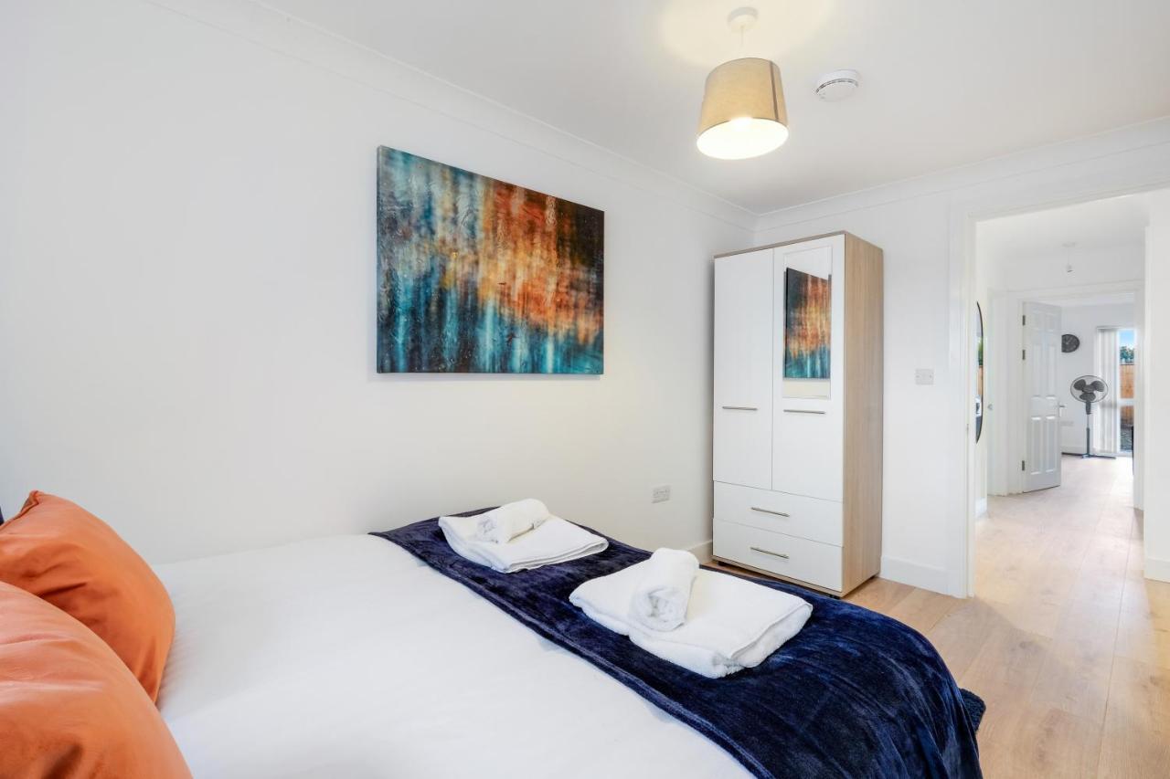 Pinewood Studios, Iver Slough Heathrow 1 & 2 Bedroom Apartments With Parking By Arista Living 외부 사진
