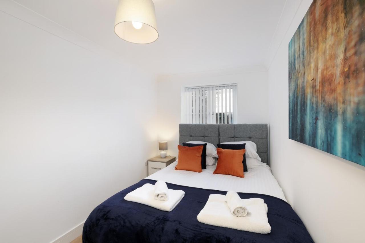 Pinewood Studios, Iver Slough Heathrow 1 & 2 Bedroom Apartments With Parking By Arista Living 외부 사진