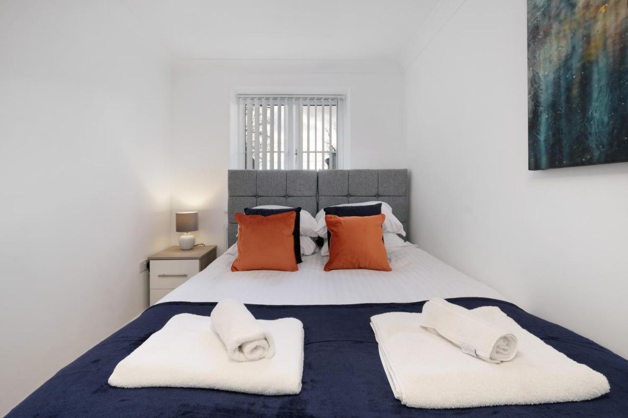 Pinewood Studios, Iver Slough Heathrow 1 & 2 Bedroom Apartments With Parking By Arista Living 외부 사진