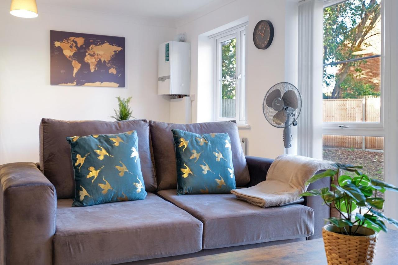 Pinewood Studios, Iver Slough Heathrow 1 & 2 Bedroom Apartments With Parking By Arista Living 외부 사진