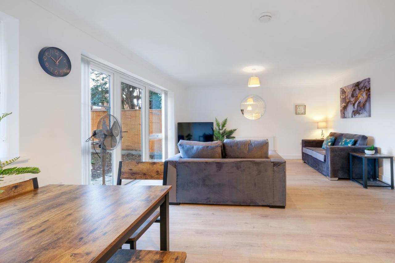 Pinewood Studios, Iver Slough Heathrow 1 & 2 Bedroom Apartments With Parking By Arista Living 외부 사진