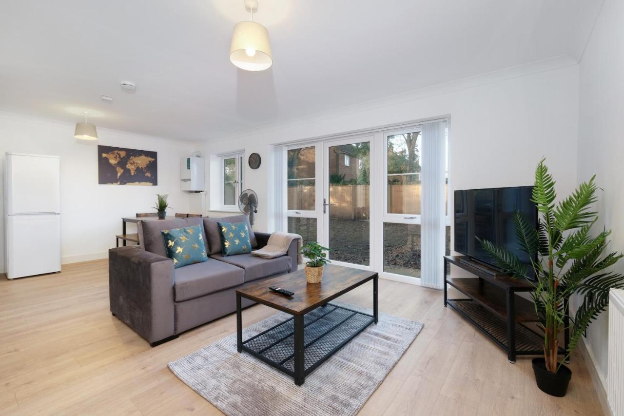 Pinewood Studios, Iver Slough Heathrow 1 & 2 Bedroom Apartments With Parking By Arista Living 외부 사진