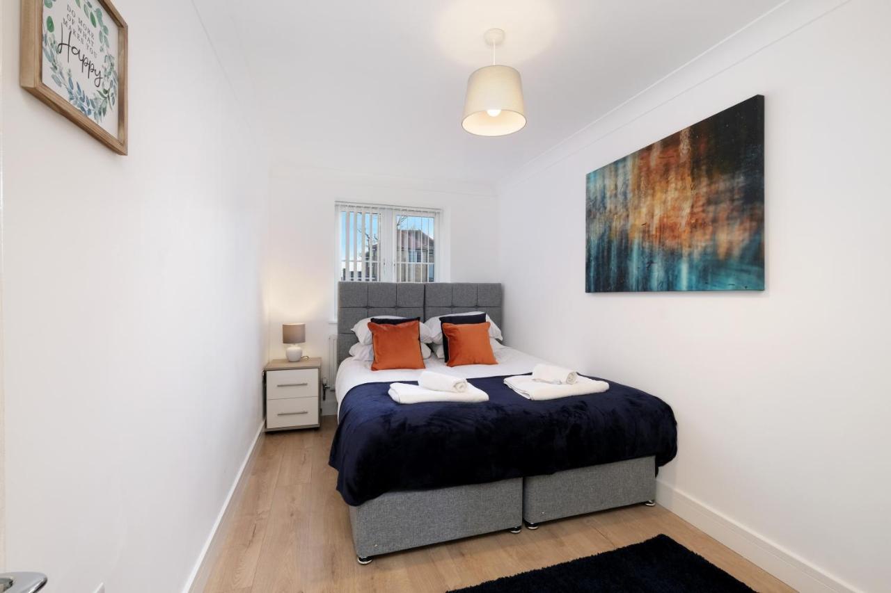 Pinewood Studios, Iver Slough Heathrow 1 & 2 Bedroom Apartments With Parking By Arista Living 외부 사진