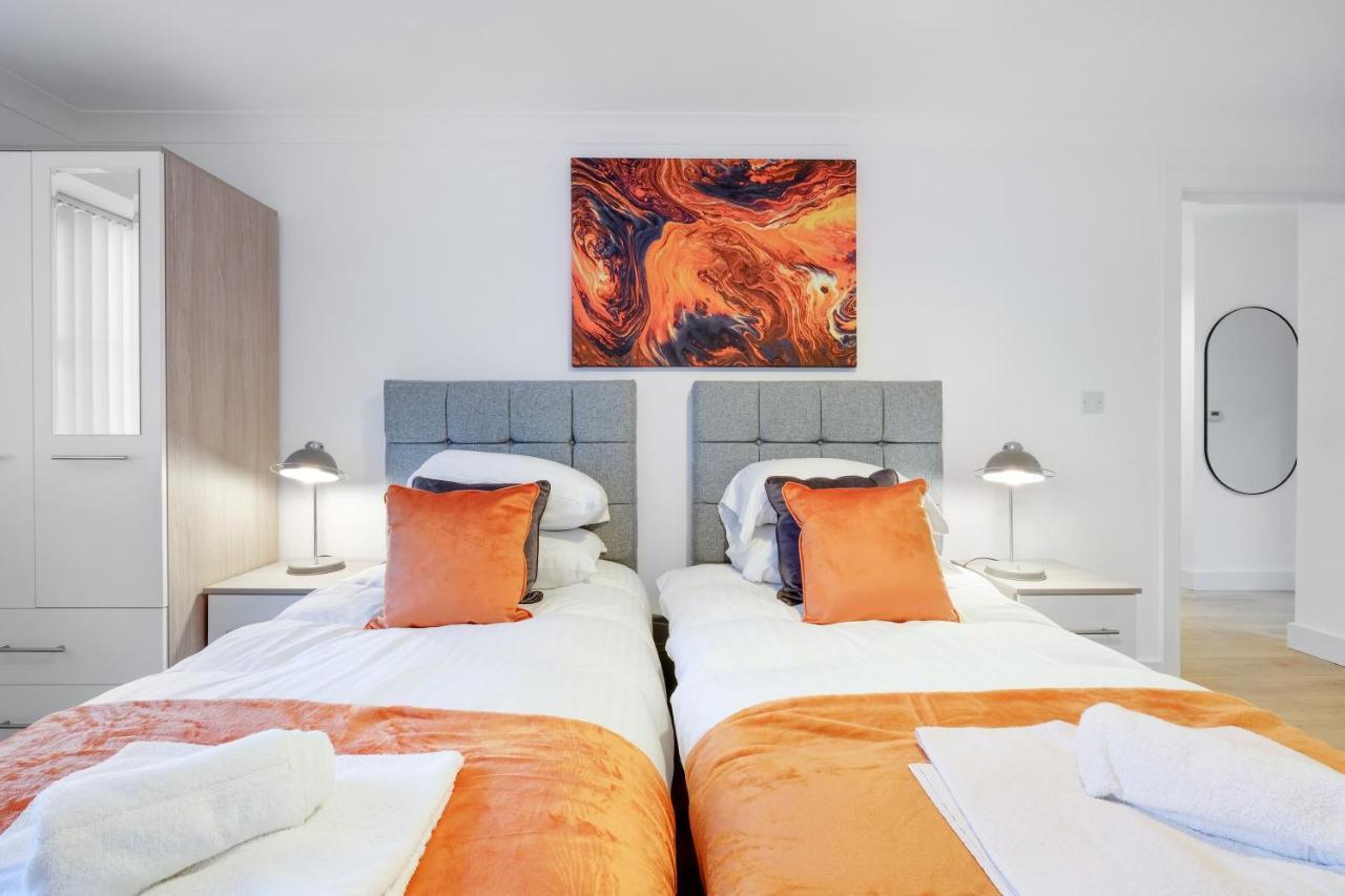 Pinewood Studios, Iver Slough Heathrow 1 & 2 Bedroom Apartments With Parking By Arista Living 외부 사진