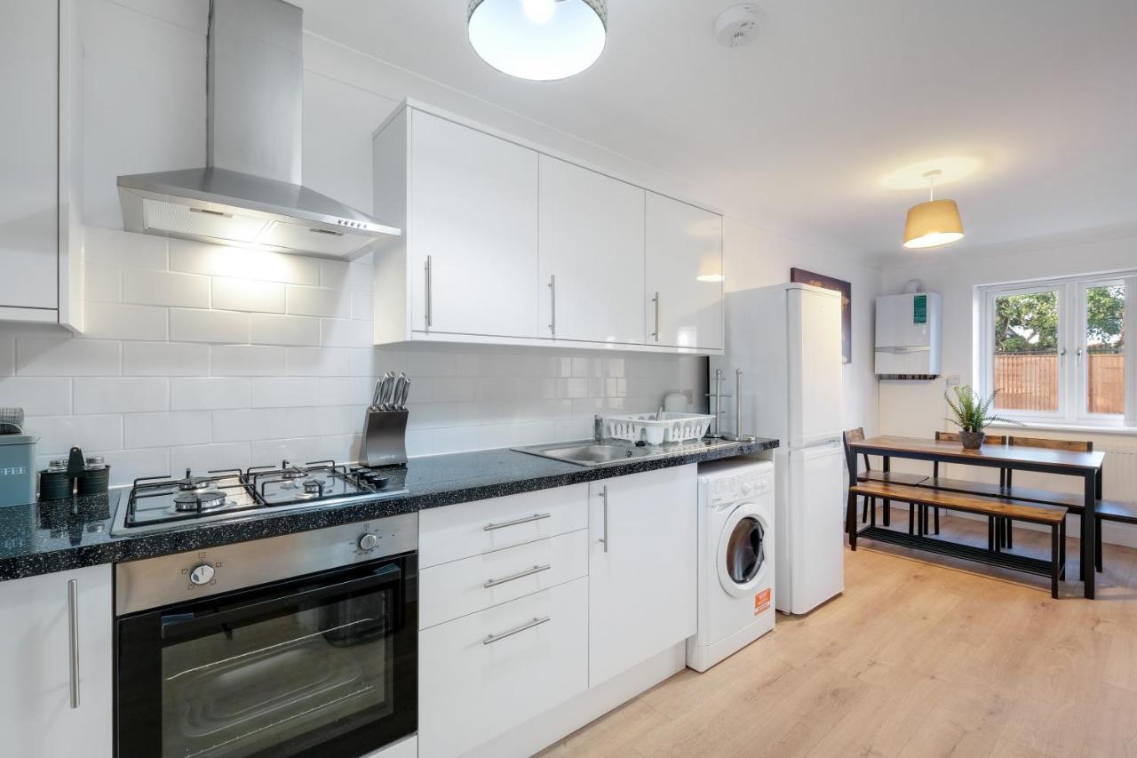 Pinewood Studios, Iver Slough Heathrow 1 & 2 Bedroom Apartments With Parking By Arista Living 외부 사진