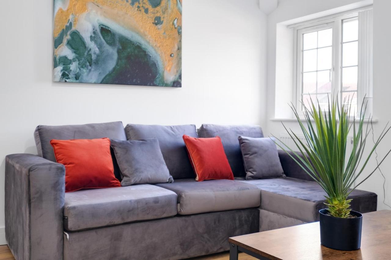 Pinewood Studios, Iver Slough Heathrow 1 & 2 Bedroom Apartments With Parking By Arista Living 외부 사진