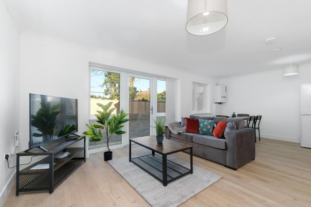 Pinewood Studios, Iver Slough Heathrow 1 & 2 Bedroom Apartments With Parking By Arista Living 외부 사진