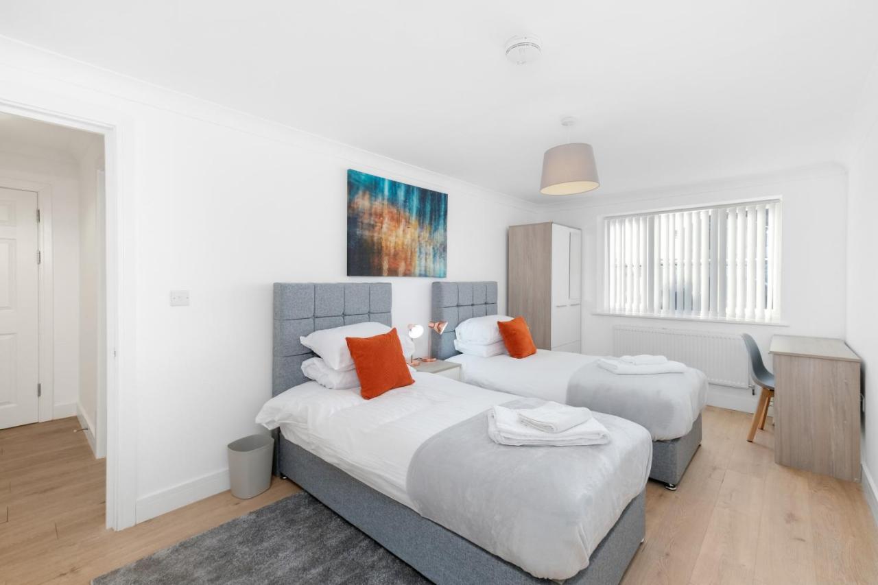 Pinewood Studios, Iver Slough Heathrow 1 & 2 Bedroom Apartments With Parking By Arista Living 외부 사진