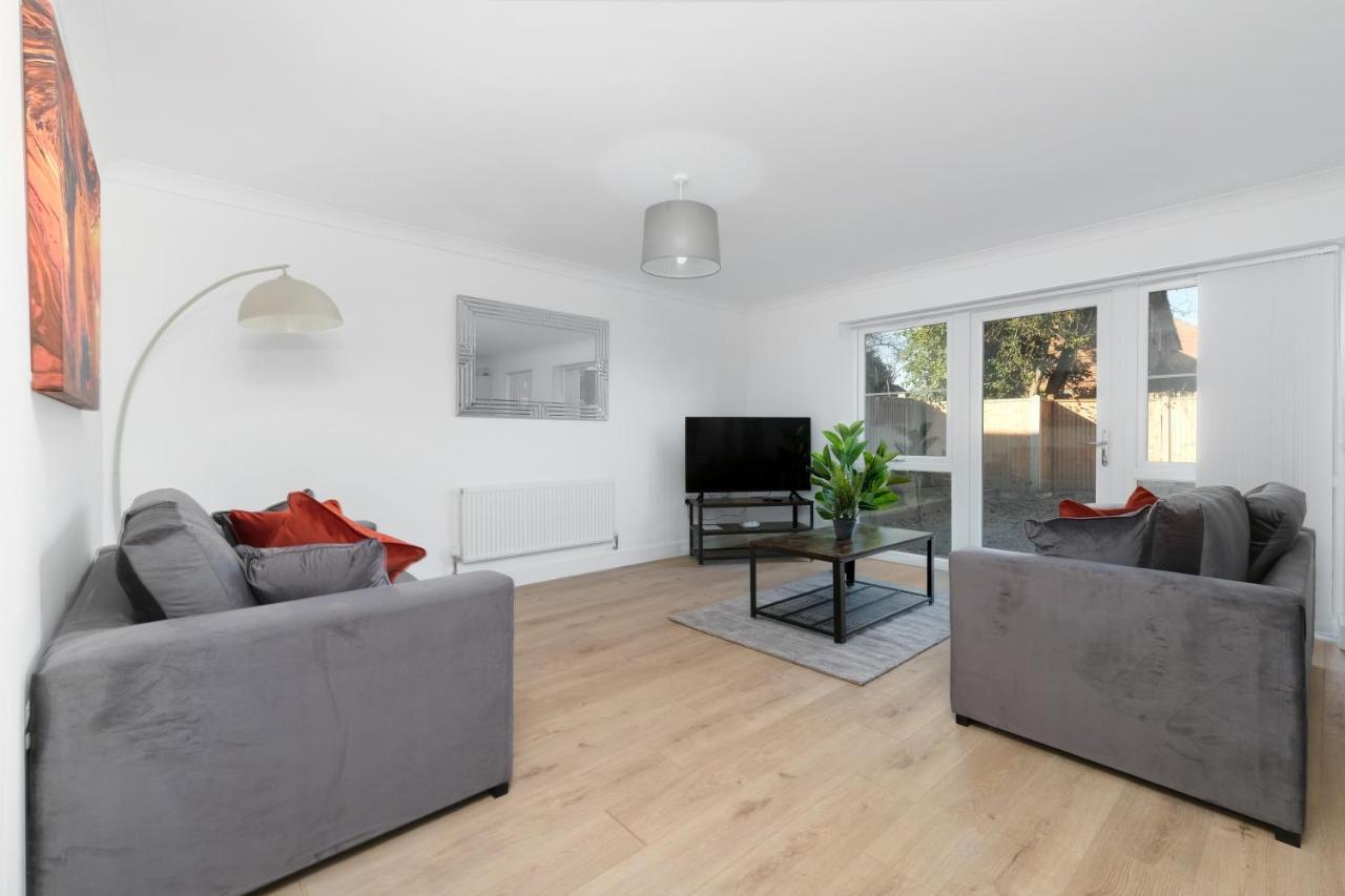 Pinewood Studios, Iver Slough Heathrow 1 & 2 Bedroom Apartments With Parking By Arista Living 외부 사진