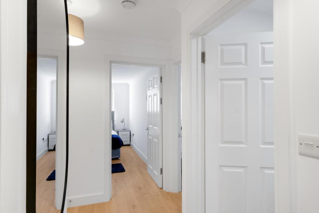 Pinewood Studios, Iver Slough Heathrow 1 & 2 Bedroom Apartments With Parking By Arista Living 외부 사진