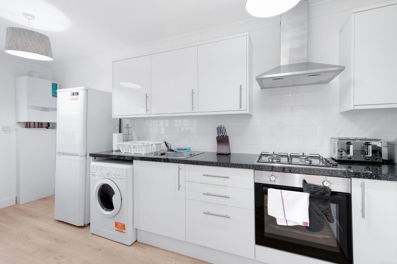 Pinewood Studios, Iver Slough Heathrow 1 & 2 Bedroom Apartments With Parking By Arista Living 외부 사진