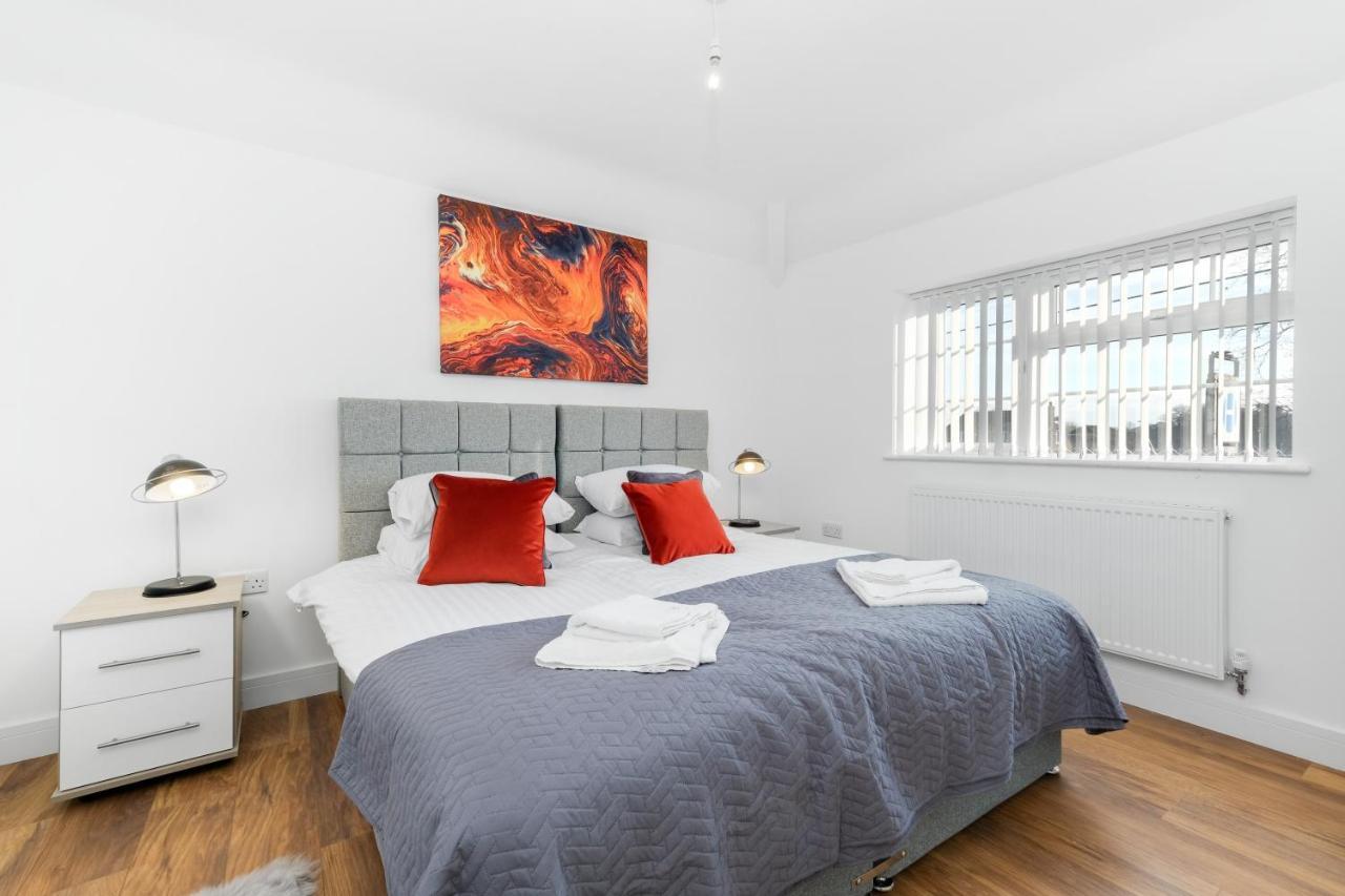 Pinewood Studios, Iver Slough Heathrow 1 & 2 Bedroom Apartments With Parking By Arista Living 외부 사진
