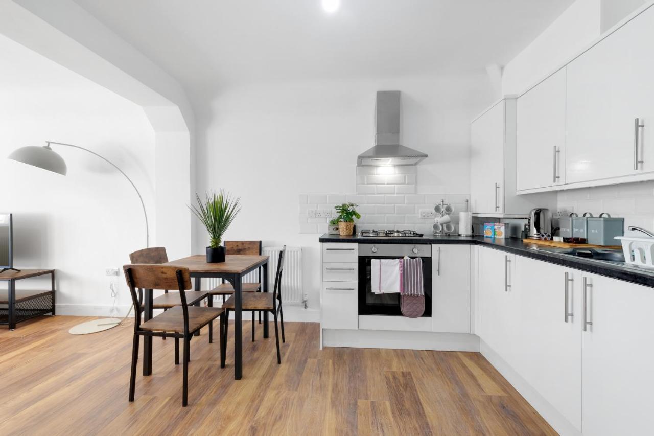 Pinewood Studios, Iver Slough Heathrow 1 & 2 Bedroom Apartments With Parking By Arista Living 외부 사진