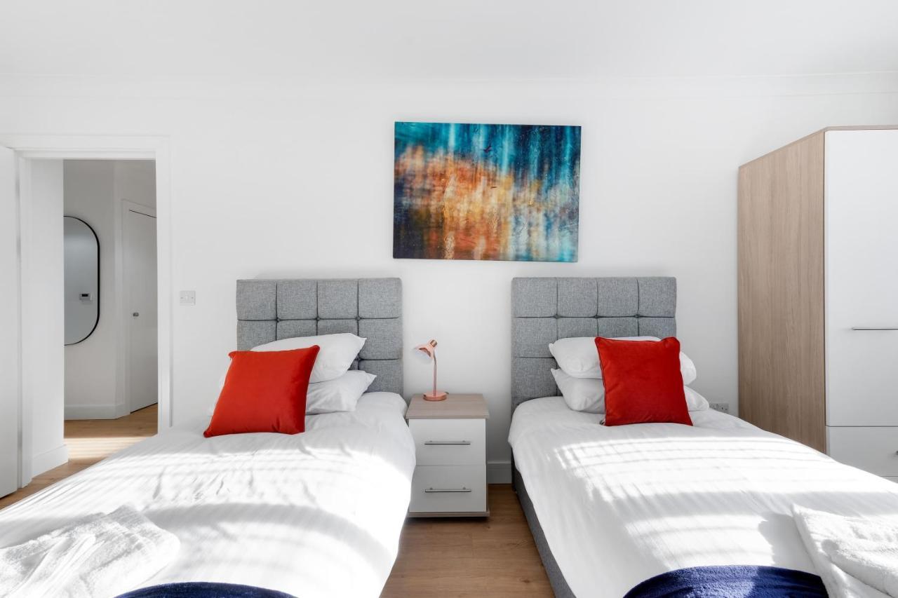 Pinewood Studios, Iver Slough Heathrow 1 & 2 Bedroom Apartments With Parking By Arista Living 외부 사진