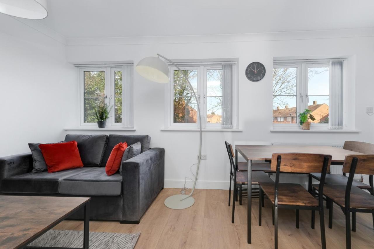 Pinewood Studios, Iver Slough Heathrow 1 & 2 Bedroom Apartments With Parking By Arista Living 외부 사진