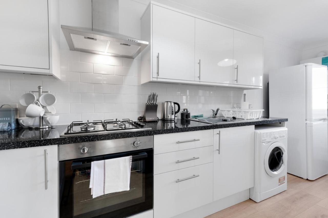 Pinewood Studios, Iver Slough Heathrow 1 & 2 Bedroom Apartments With Parking By Arista Living 외부 사진