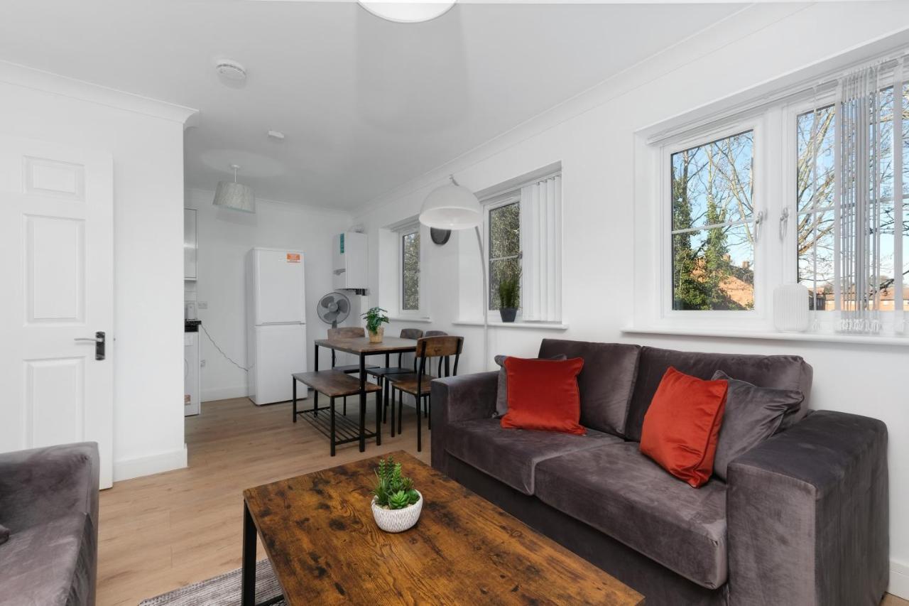 Pinewood Studios, Iver Slough Heathrow 1 & 2 Bedroom Apartments With Parking By Arista Living 외부 사진