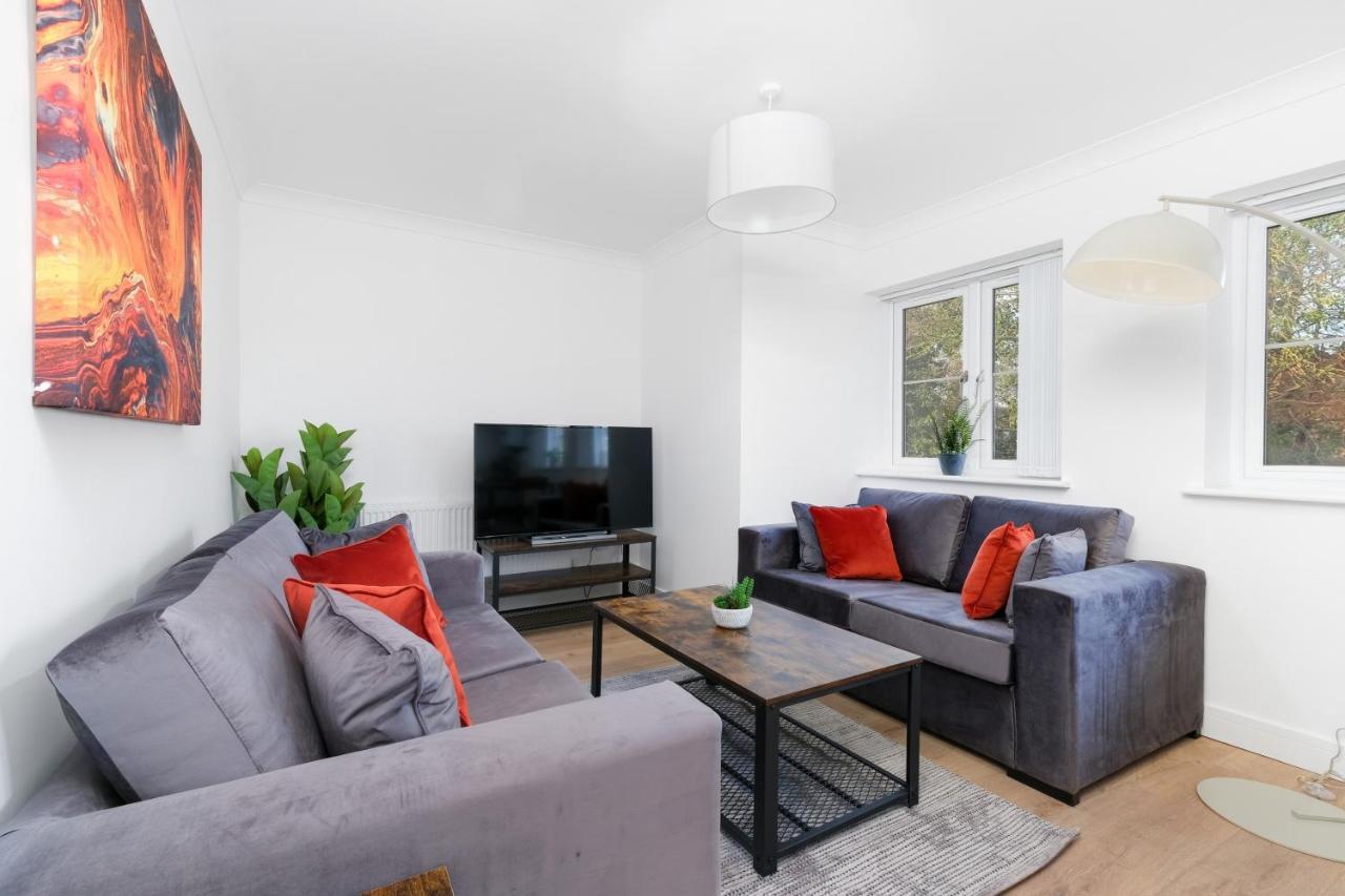 Pinewood Studios, Iver Slough Heathrow 1 & 2 Bedroom Apartments With Parking By Arista Living 외부 사진