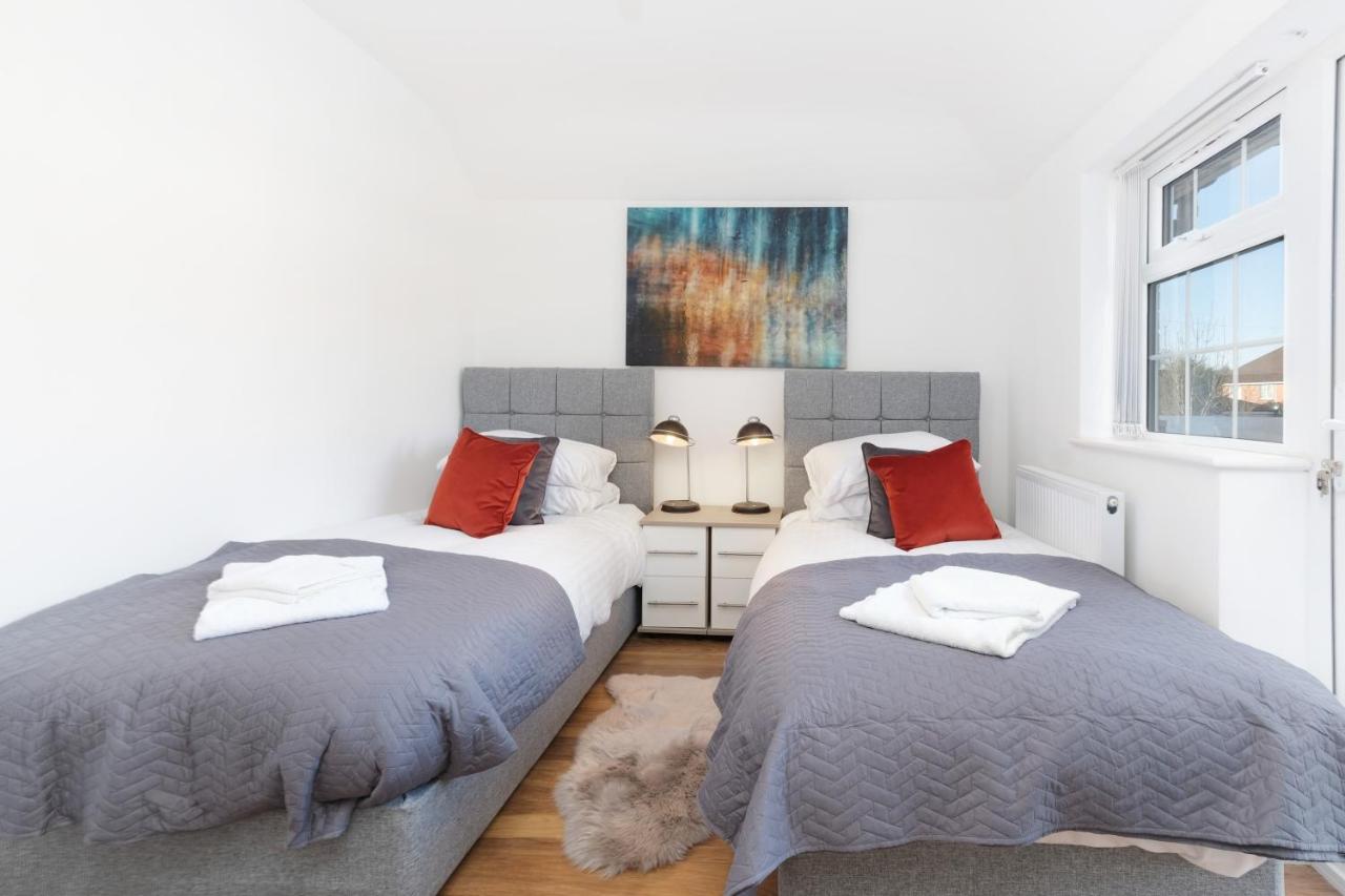 Pinewood Studios, Iver Slough Heathrow 1 & 2 Bedroom Apartments With Parking By Arista Living 외부 사진