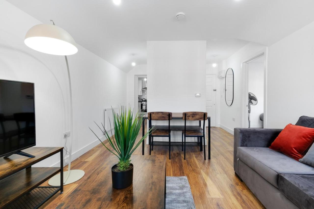 Pinewood Studios, Iver Slough Heathrow 1 & 2 Bedroom Apartments With Parking By Arista Living 외부 사진