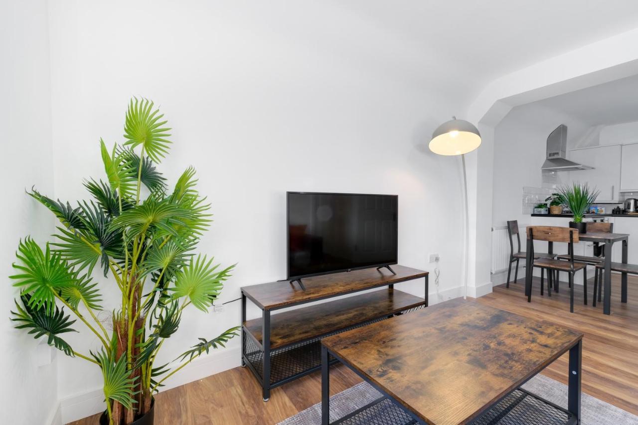 Pinewood Studios, Iver Slough Heathrow 1 & 2 Bedroom Apartments With Parking By Arista Living 외부 사진
