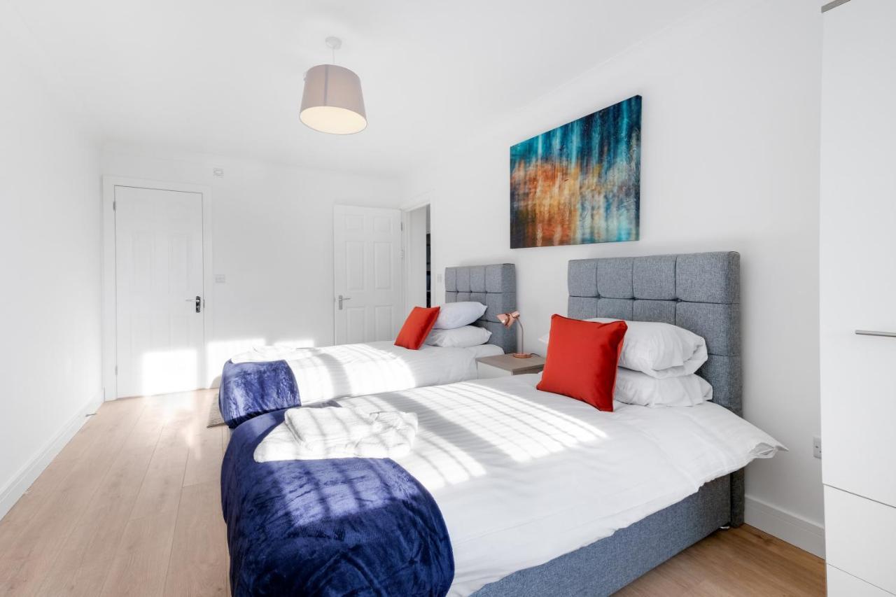 Pinewood Studios, Iver Slough Heathrow 1 & 2 Bedroom Apartments With Parking By Arista Living 외부 사진