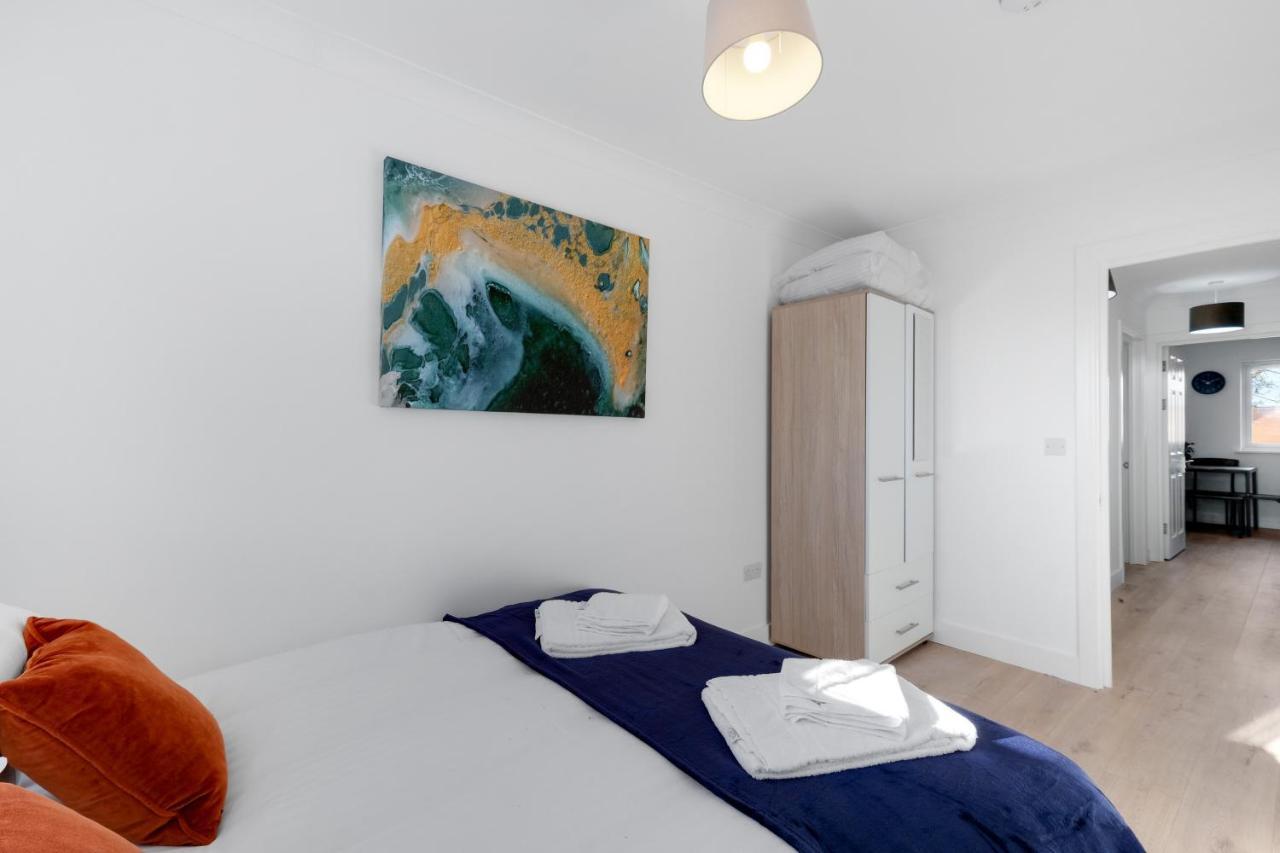 Pinewood Studios, Iver Slough Heathrow 1 & 2 Bedroom Apartments With Parking By Arista Living 외부 사진