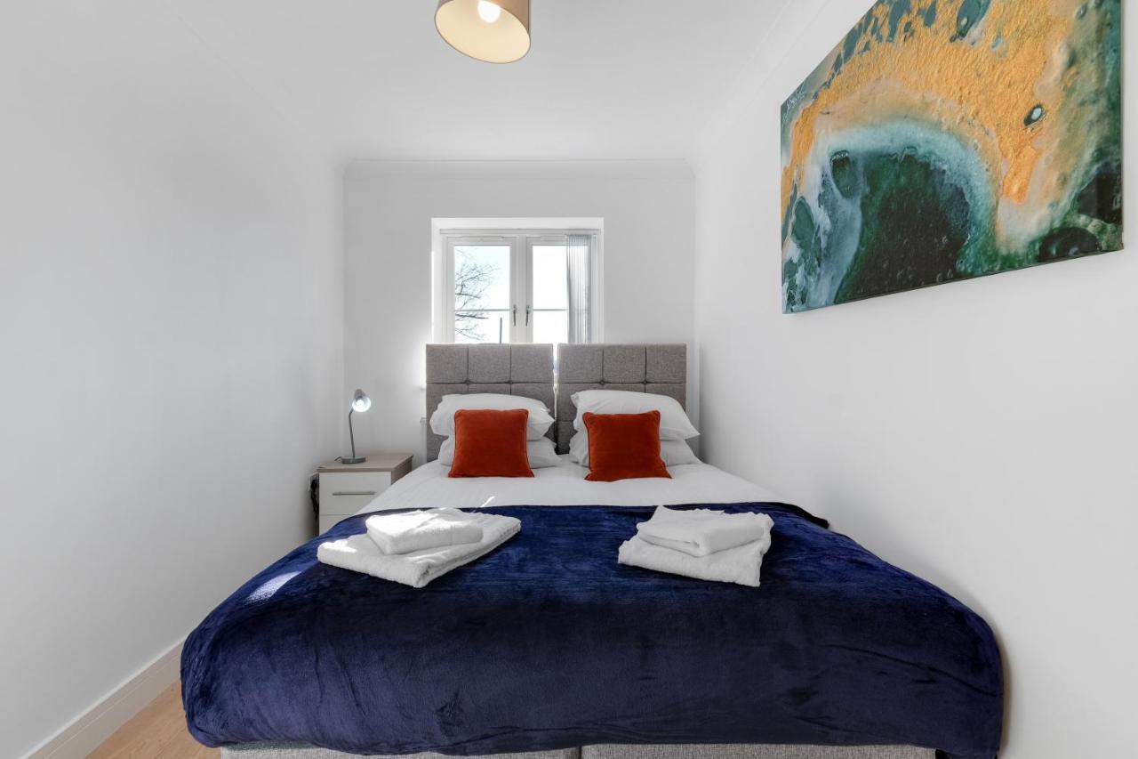 Pinewood Studios, Iver Slough Heathrow 1 & 2 Bedroom Apartments With Parking By Arista Living 외부 사진