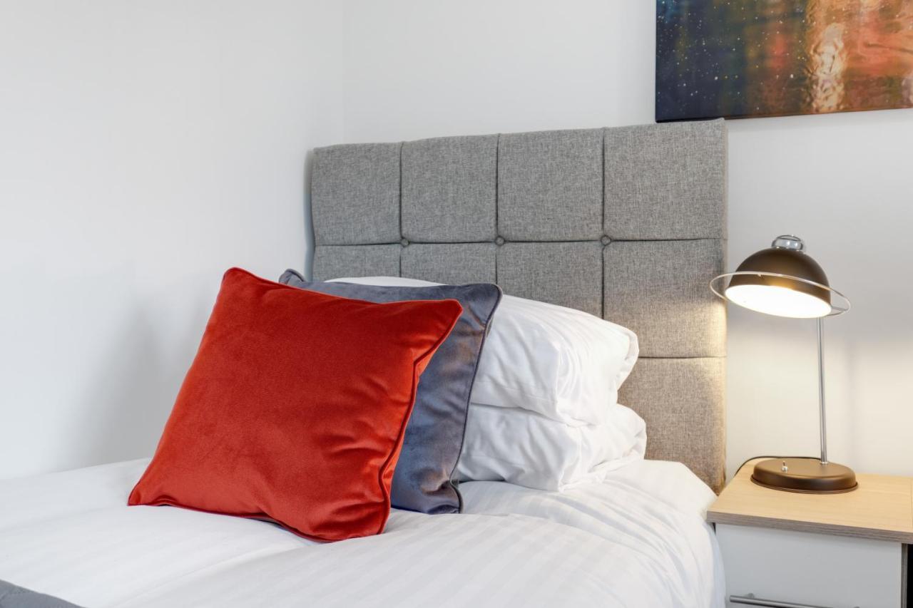 Pinewood Studios, Iver Slough Heathrow 1 & 2 Bedroom Apartments With Parking By Arista Living 외부 사진