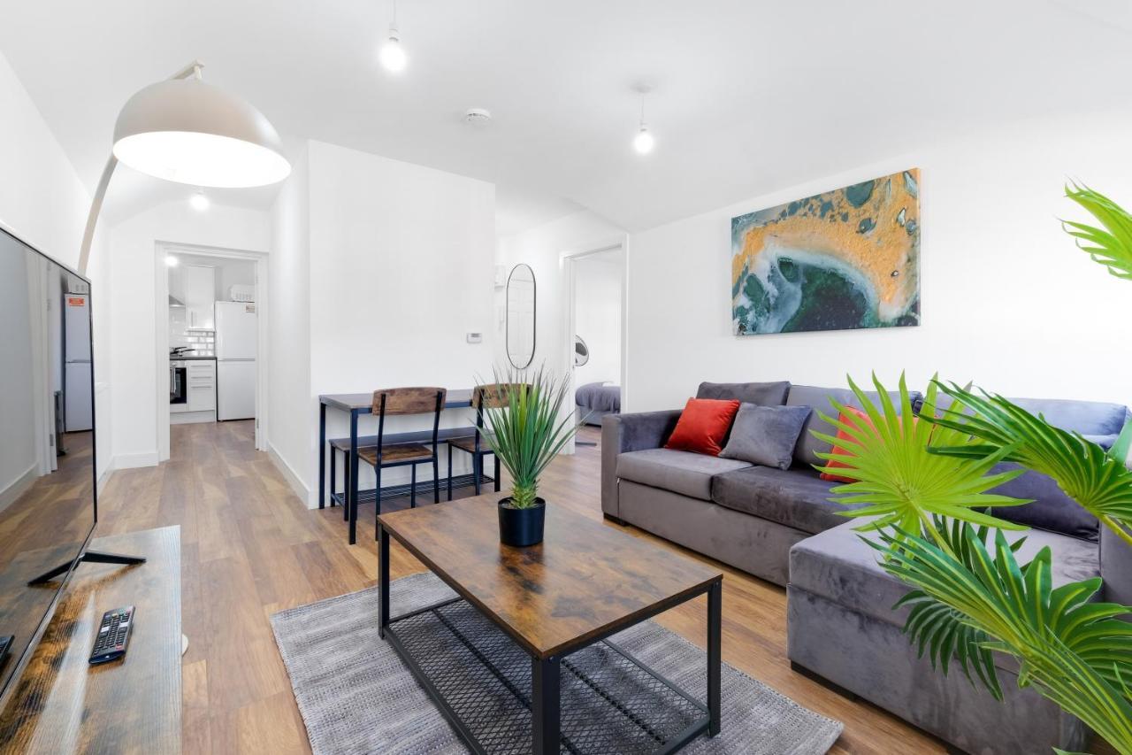 Pinewood Studios, Iver Slough Heathrow 1 & 2 Bedroom Apartments With Parking By Arista Living 외부 사진