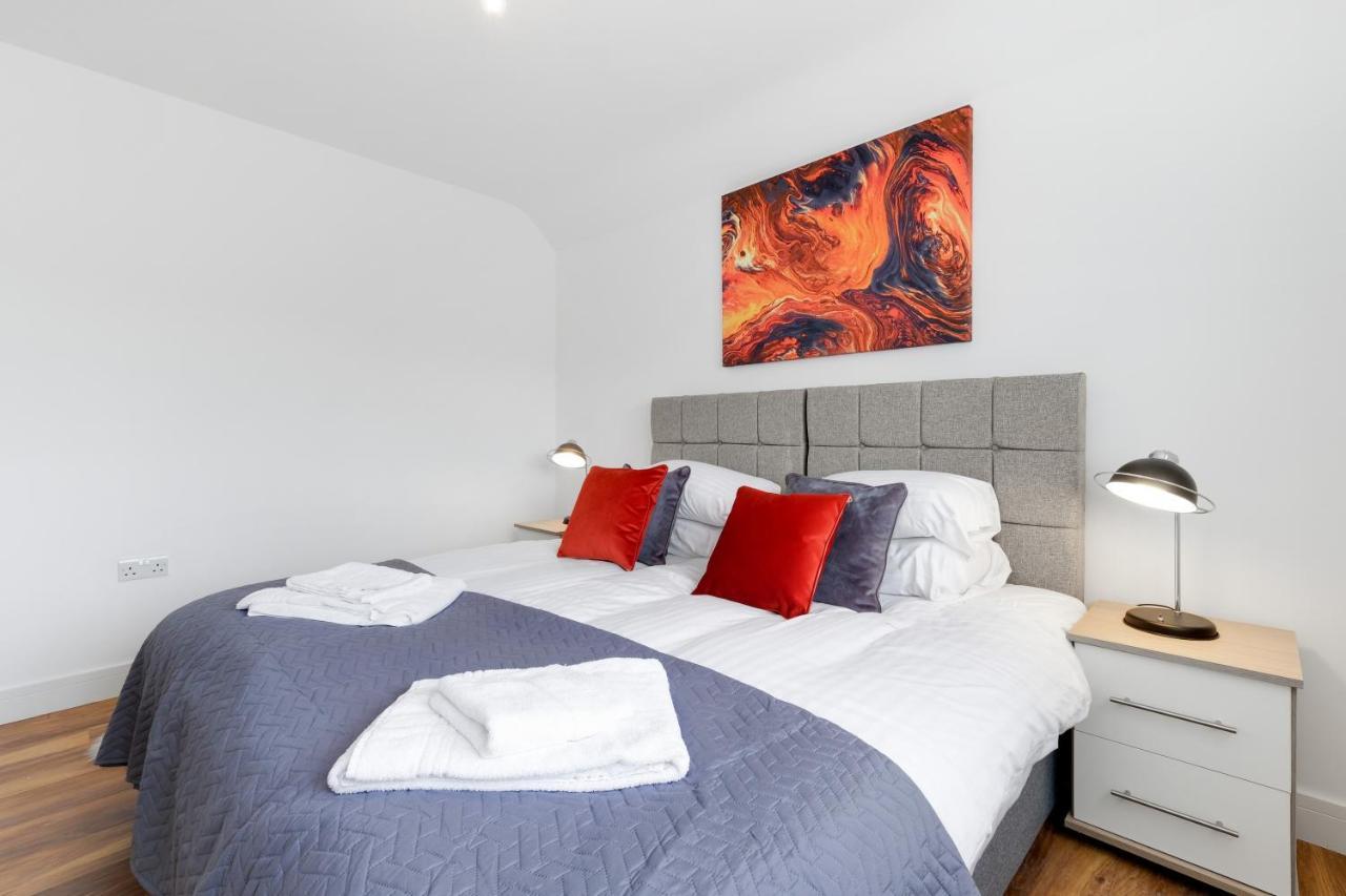 Pinewood Studios, Iver Slough Heathrow 1 & 2 Bedroom Apartments With Parking By Arista Living 외부 사진