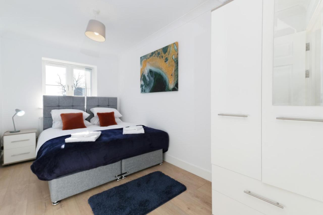 Pinewood Studios, Iver Slough Heathrow 1 & 2 Bedroom Apartments With Parking By Arista Living 외부 사진