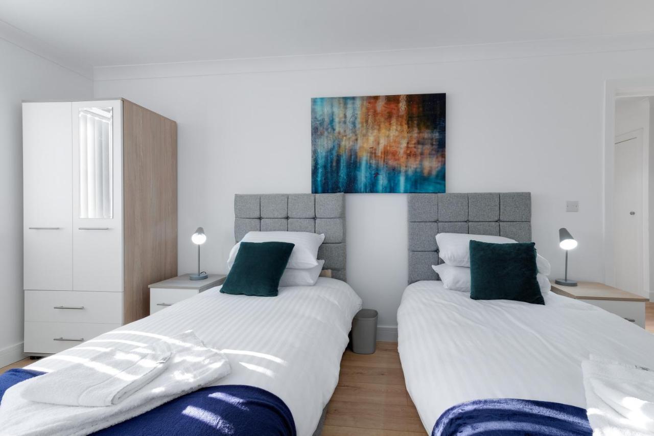 Pinewood Studios, Iver Slough Heathrow 1 & 2 Bedroom Apartments With Parking By Arista Living 외부 사진