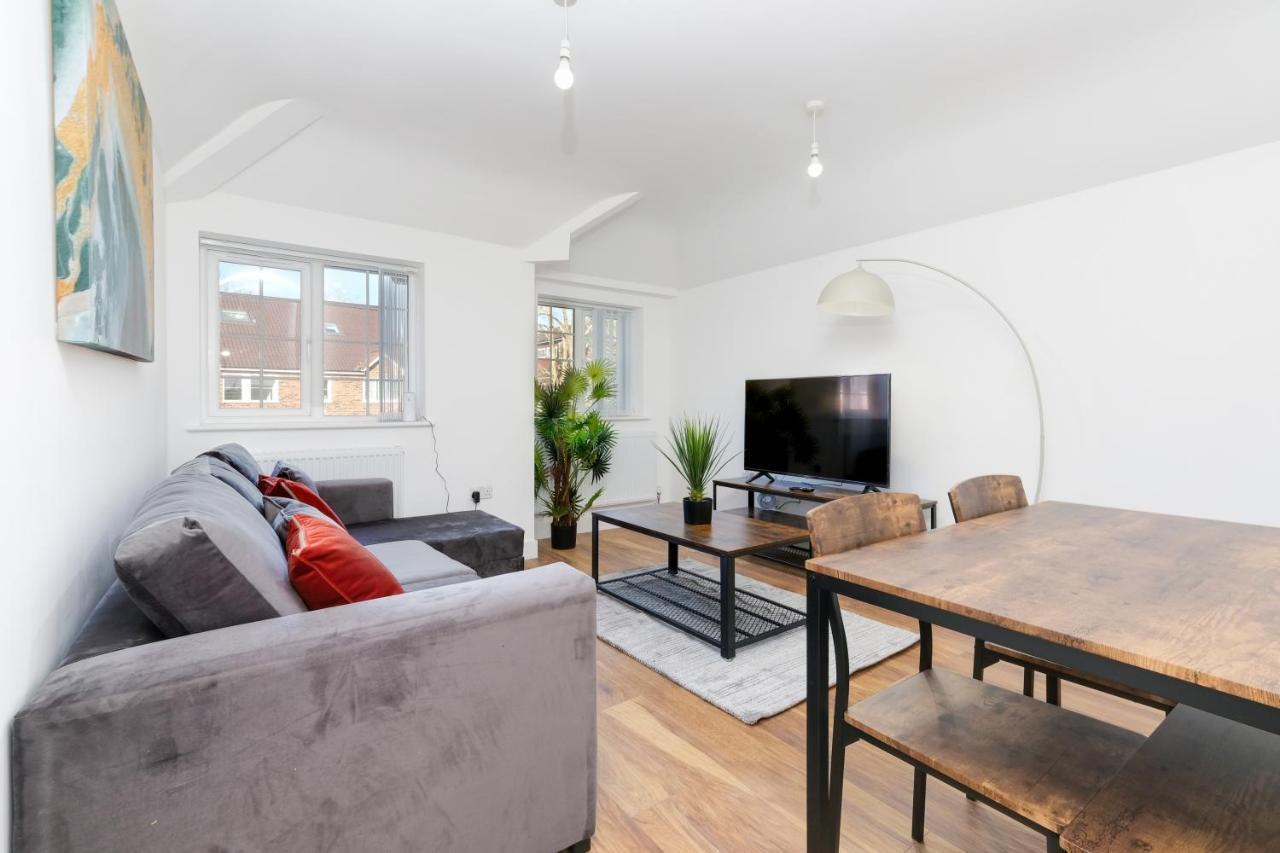 Pinewood Studios, Iver Slough Heathrow 1 & 2 Bedroom Apartments With Parking By Arista Living 외부 사진