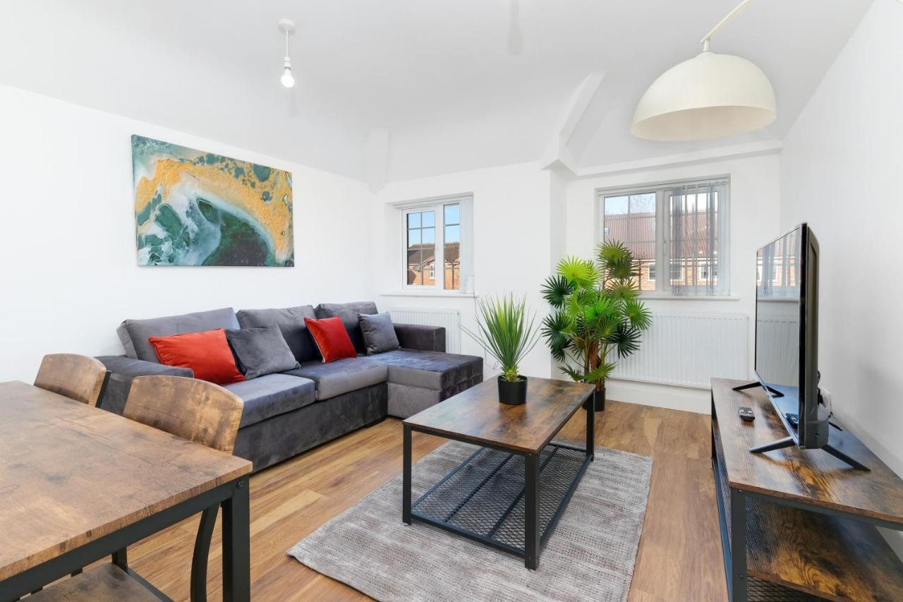 Pinewood Studios, Iver Slough Heathrow 1 & 2 Bedroom Apartments With Parking By Arista Living 외부 사진