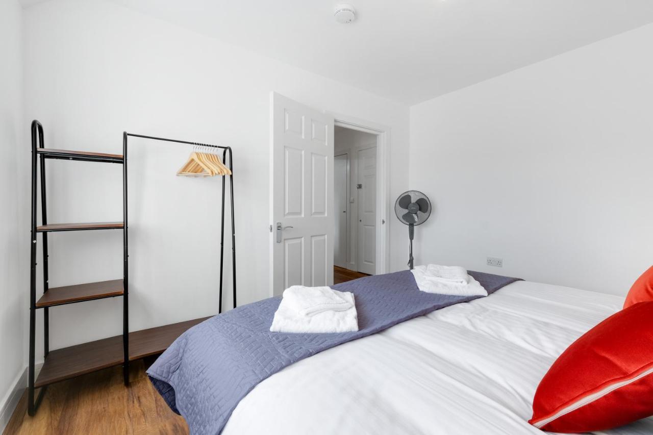 Pinewood Studios, Iver Slough Heathrow 1 & 2 Bedroom Apartments With Parking By Arista Living 외부 사진