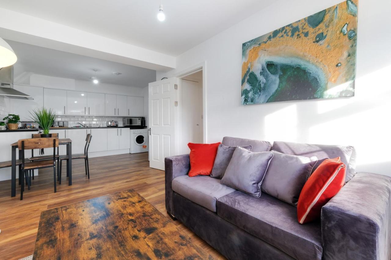 Pinewood Studios, Iver Slough Heathrow 1 & 2 Bedroom Apartments With Parking By Arista Living 외부 사진